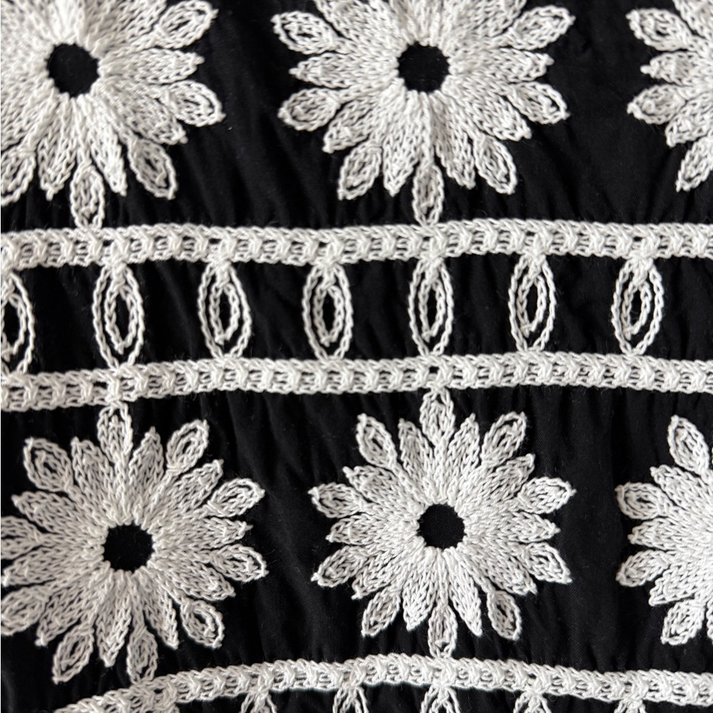 Chic Black and White Floral Women's Blouse - Picture 4 of 12
